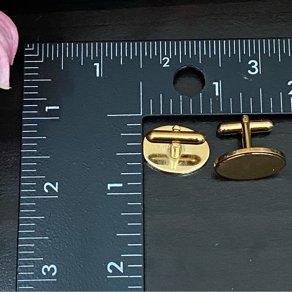 Vintage Unsigned Brushed Gold-tone Oval Cufflinks - Picture 11 of 11